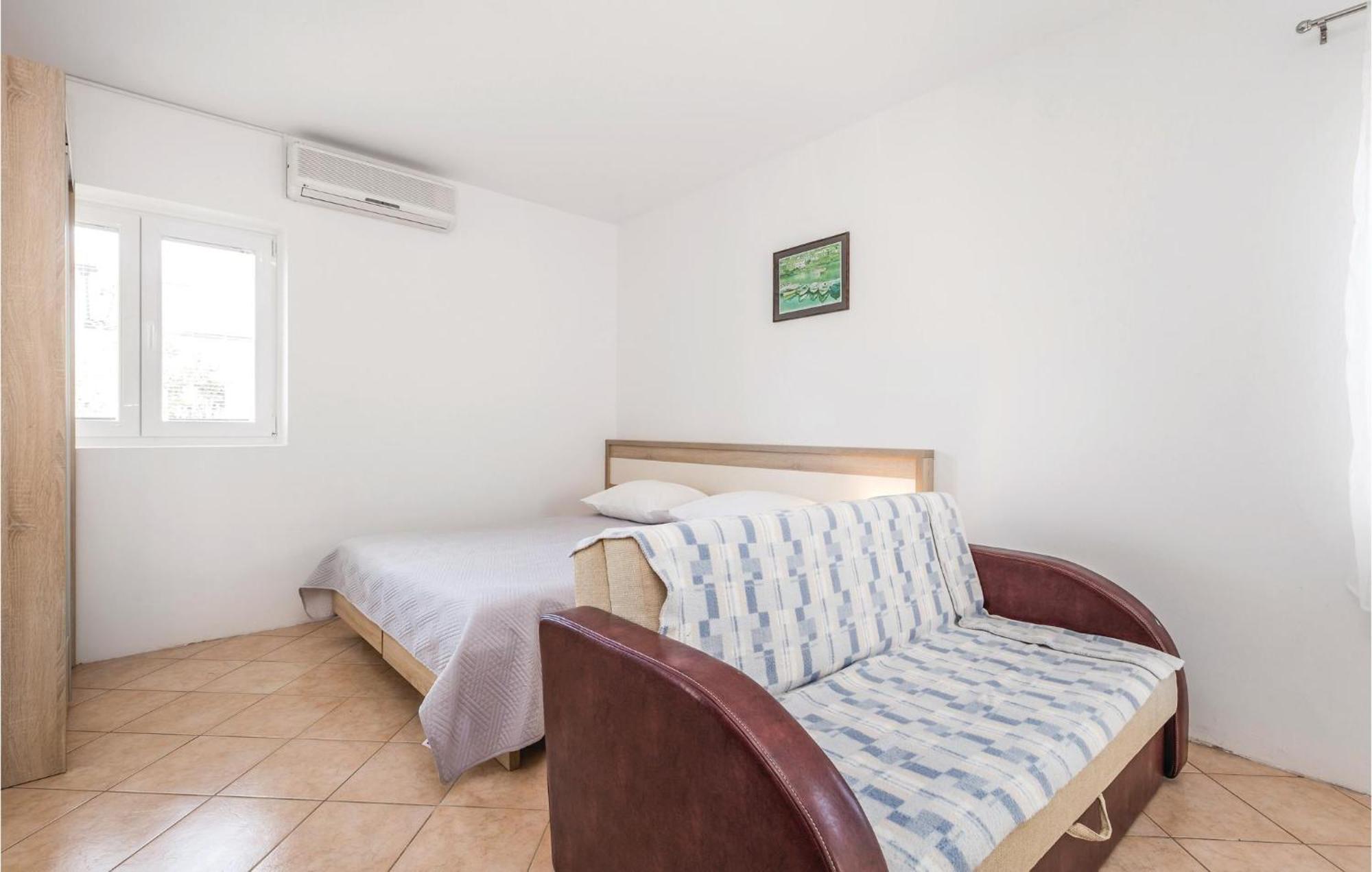 Gorgeous Apartment In Mandre With Kitchen المظهر الخارجي الصورة