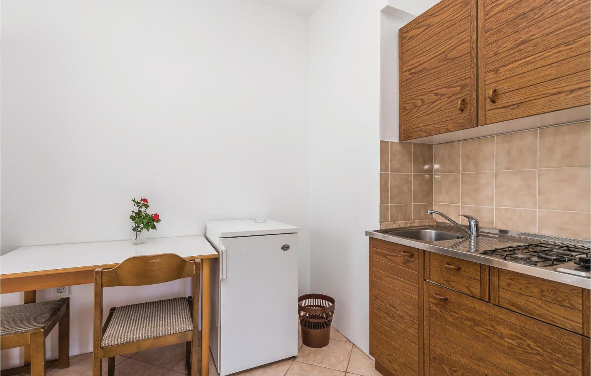 Gorgeous Apartment In Mandre With Kitchen المظهر الخارجي الصورة