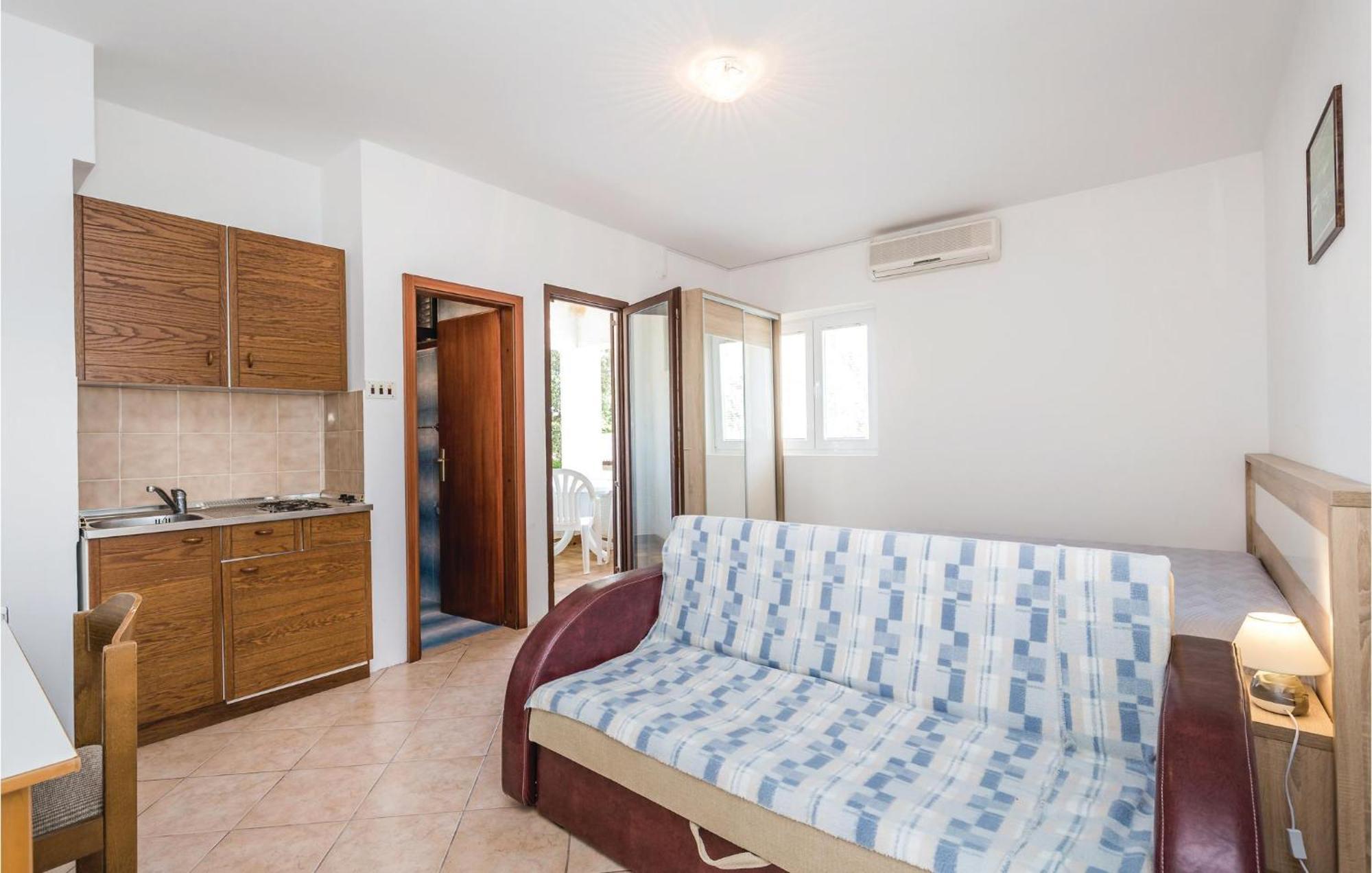 Gorgeous Apartment In Mandre With Kitchen المظهر الخارجي الصورة